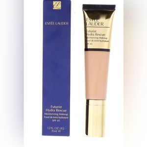 Estēe Lauder moisturizer makeup